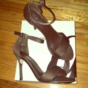 Womens sz 8 nine west satin high heels